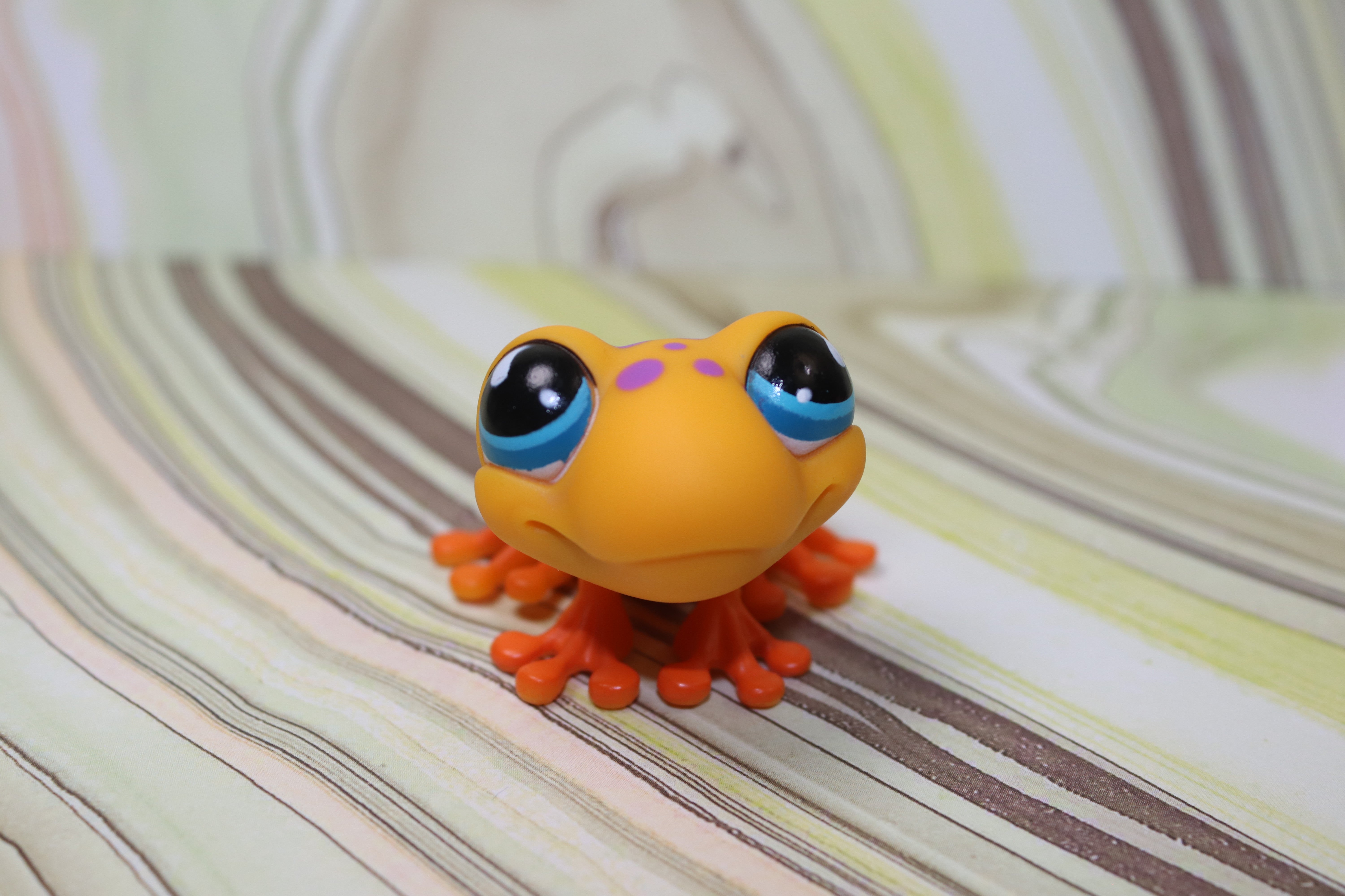 Lps orange frog 874 *has rust* – HowlingSellsLPS