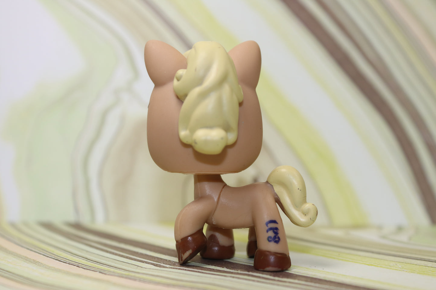 Lps blemished horse 1605 *loose peg*