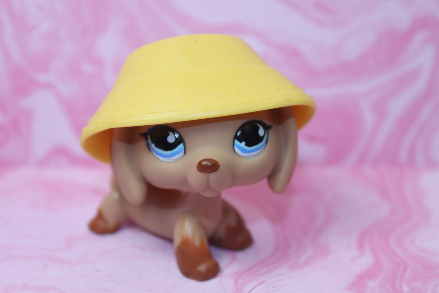 Lps dachshund 518 *squished head from hat*